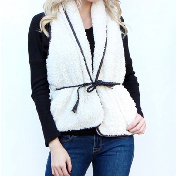 Derek Heart Jackets & Blazers - 1 left! ⛄️ 🍁Women’s soft&comfy Sherpa Vest w/belt